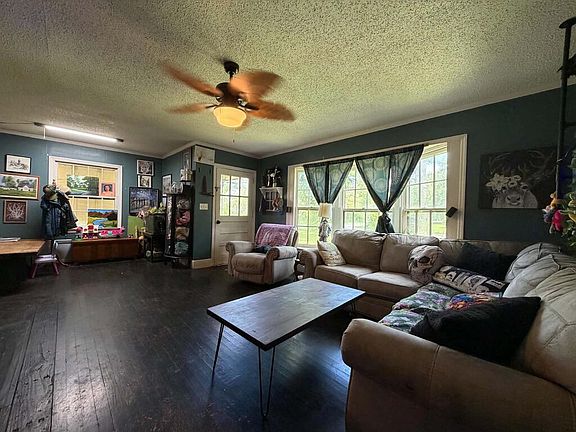 3rd image of 410 W Henderson St