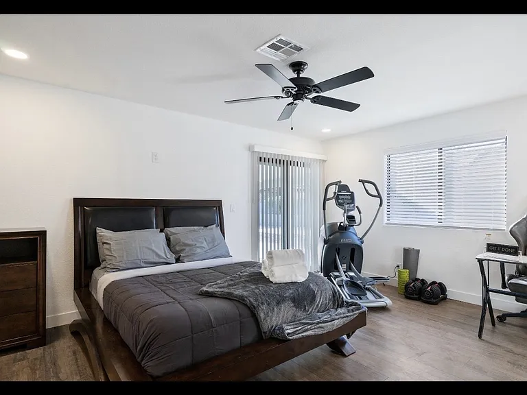 712 Glen Abbey Cir — Photo 10