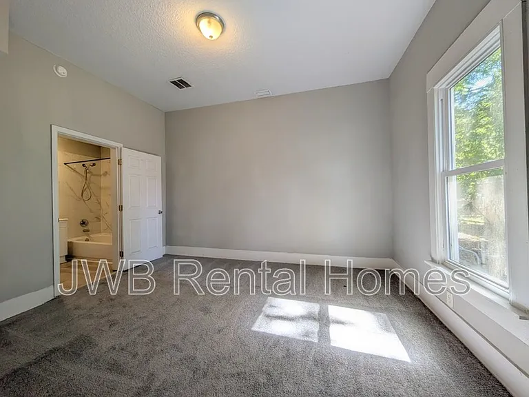 421 Golfair Blvd — Photo 8