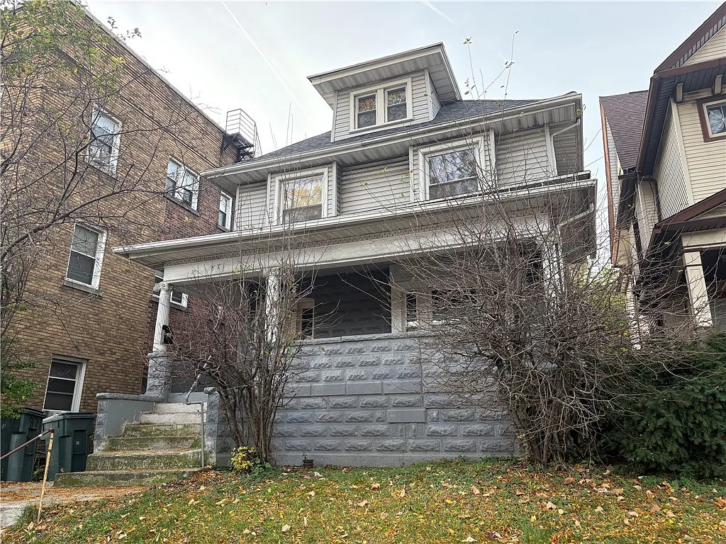 871 Lake Ave photo 1