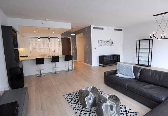 5th image of 301 Mission St APT 1003