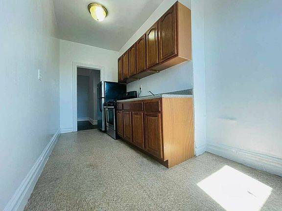 2nd image of 2157 Ocean Ave APT 6D