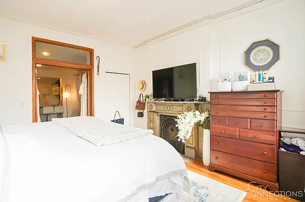 Rented by City Connections Realty | media 11