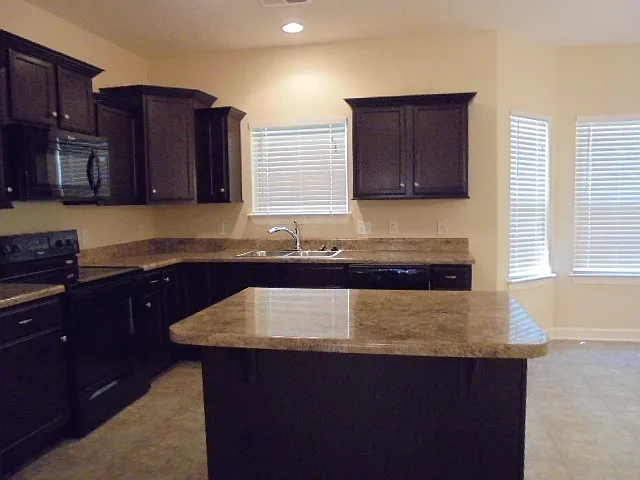 1413 Napa Point W — Photo 10