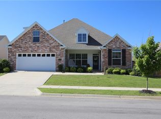 3033 Royal Dr, Fayetteville, AR 72701