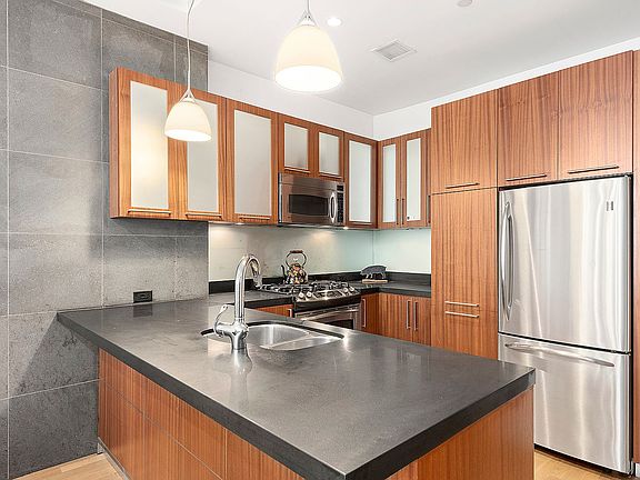 3rd image of 59 John St APT 8A