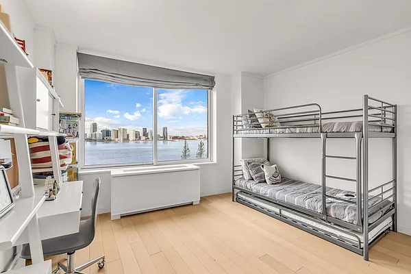 Rented by R New York | media 28