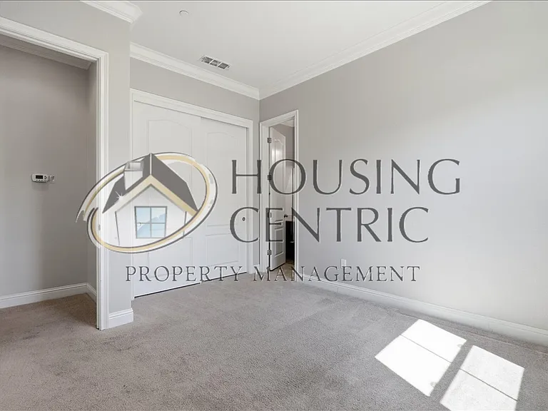 7242 Breaker Point Way — Photo 7