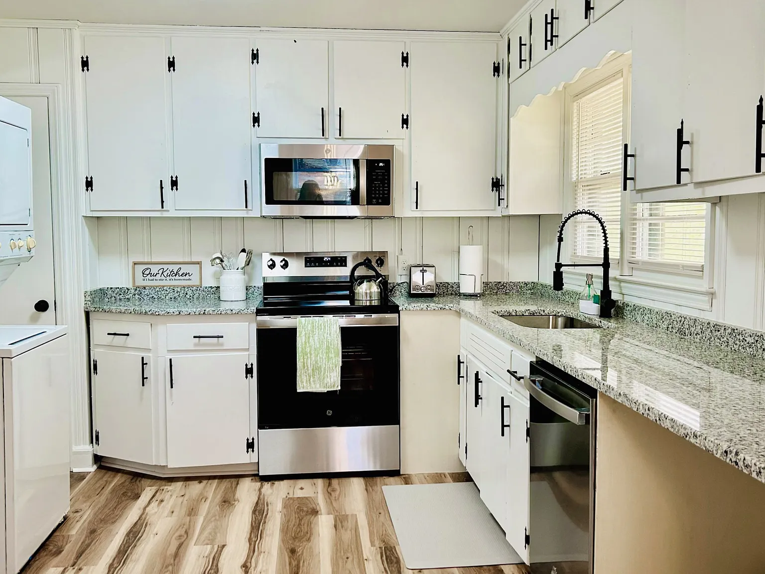 4 bed, 2.0 bath, 1200 sqft, $1,048 — Photo 2