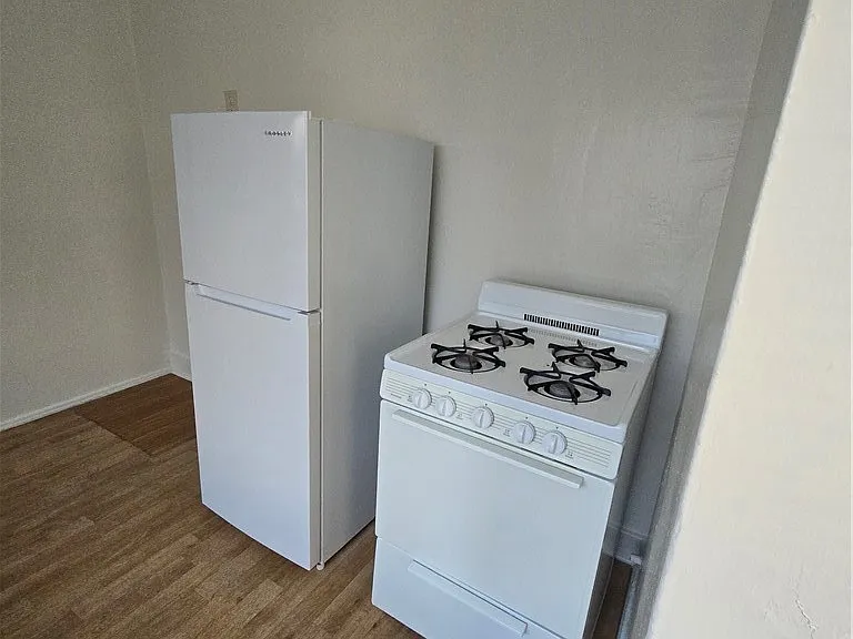 551 W 10th St #9 — Photo 16