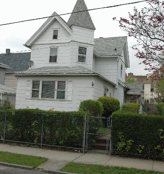 1st image of 8611 107th St