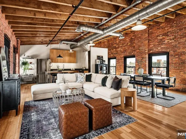 61 New Jersey Railroad Ave, Newark, NJ 07105