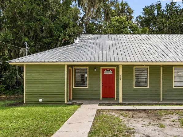 215 S 7th St, Palatka, FL 32177