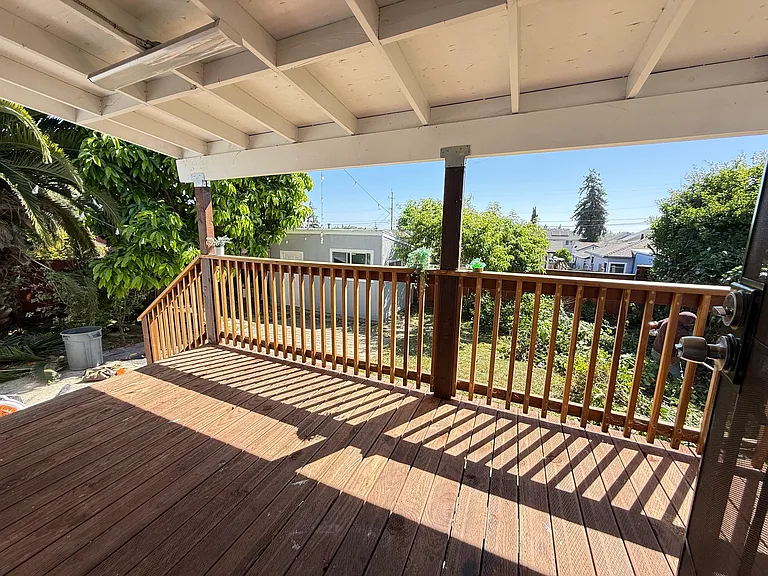 16241 Liberty St — Photo 10