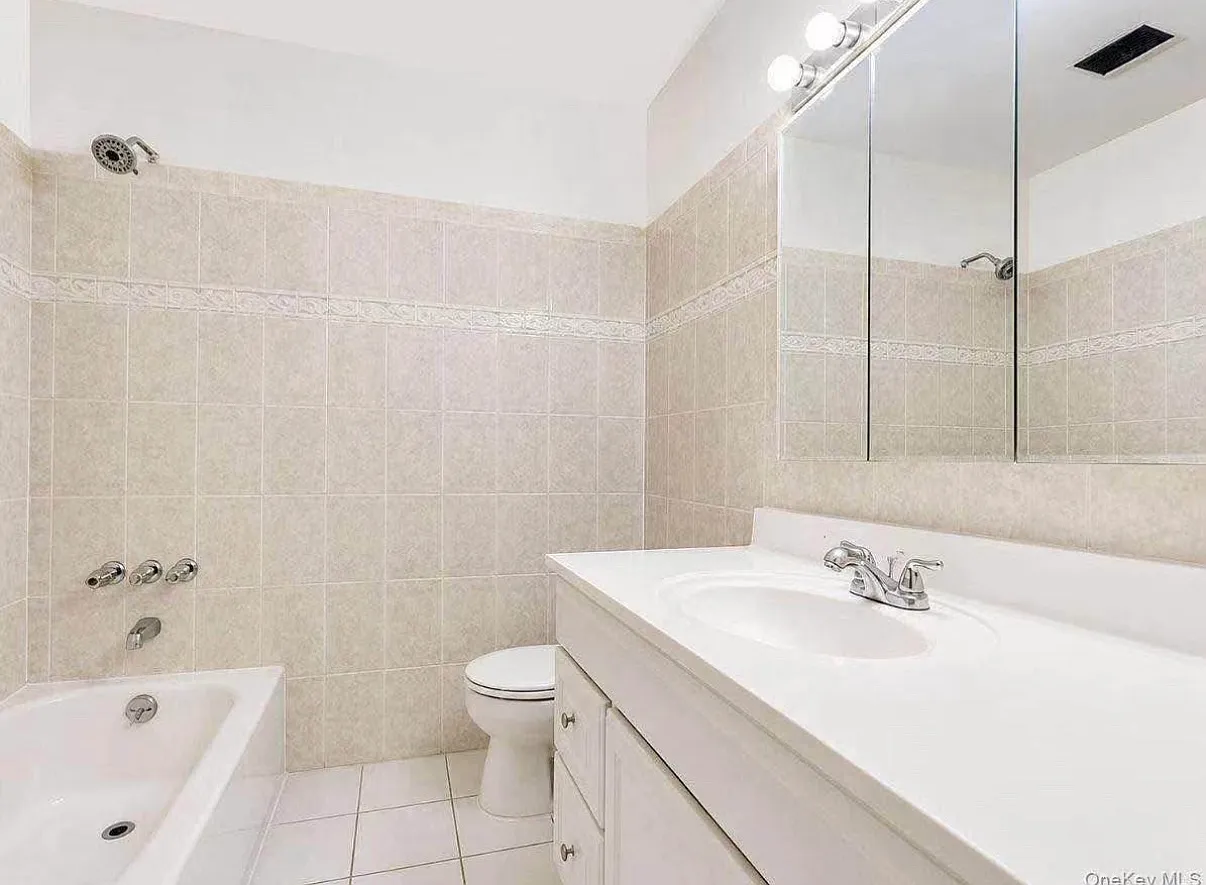 3 bed, 1.5 bath, $3,600 — Photo 3