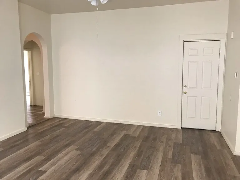 630 Howard Ave — Photo 5