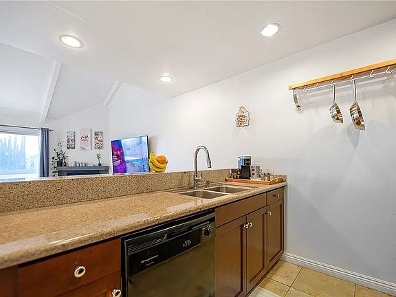 20253 Keswick St (9)_01182026