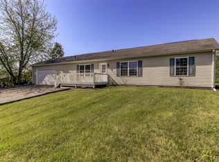 26 Mary Ave, Oakford, IL 62673