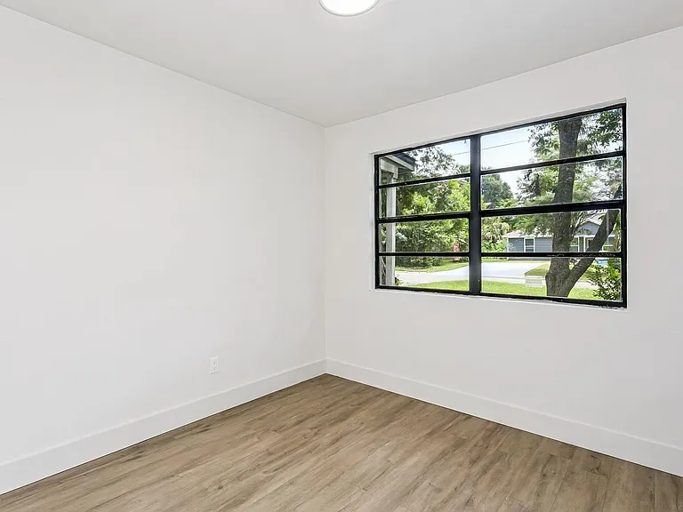 206 Edison Dr — Photo 13