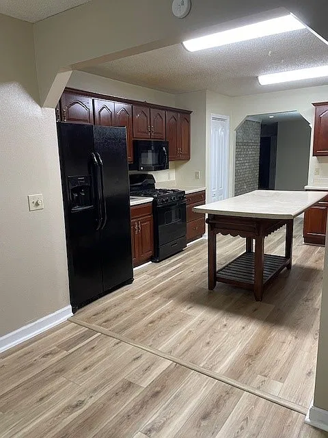 4 bed, 3.5 bath, 3000 sqft, $2,600 — Photo 3