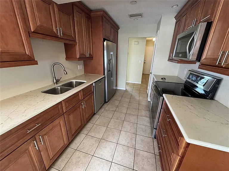 517 Mount Vernon Dr — Photo 2