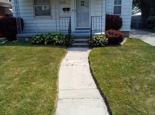 23176 Oakwood Ave, Eastpointe, MI 48021