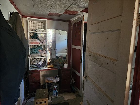 5th image of 408 E Main St