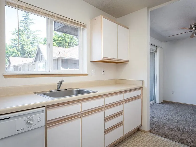 Tuxedo Park Apartments — Photo 7