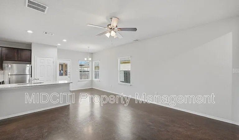 1134 Renee St — Photo 10