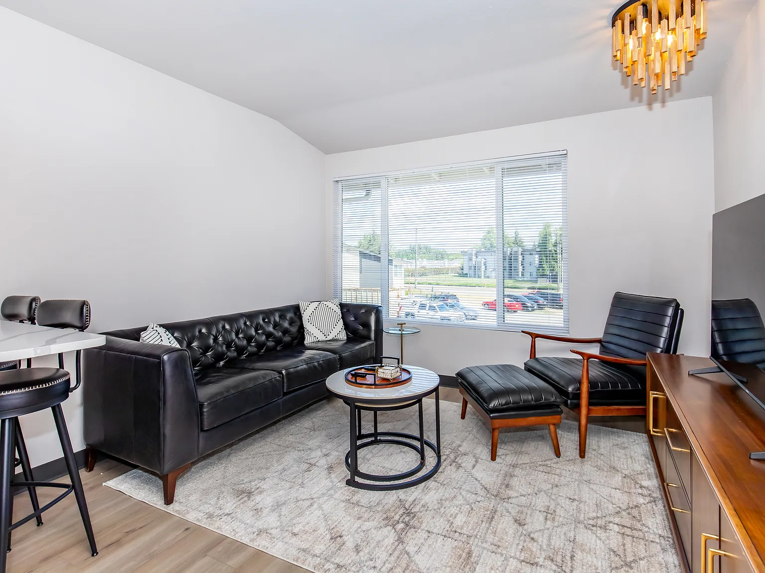 Tanara Villa at Tacoma Narrows — Photo 1