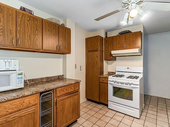 4th image of 2211 S Highland Ave