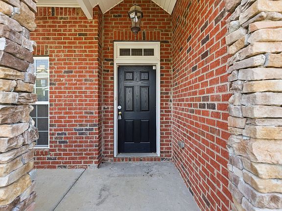 3rd image of 8849 Cressent Glen Ct