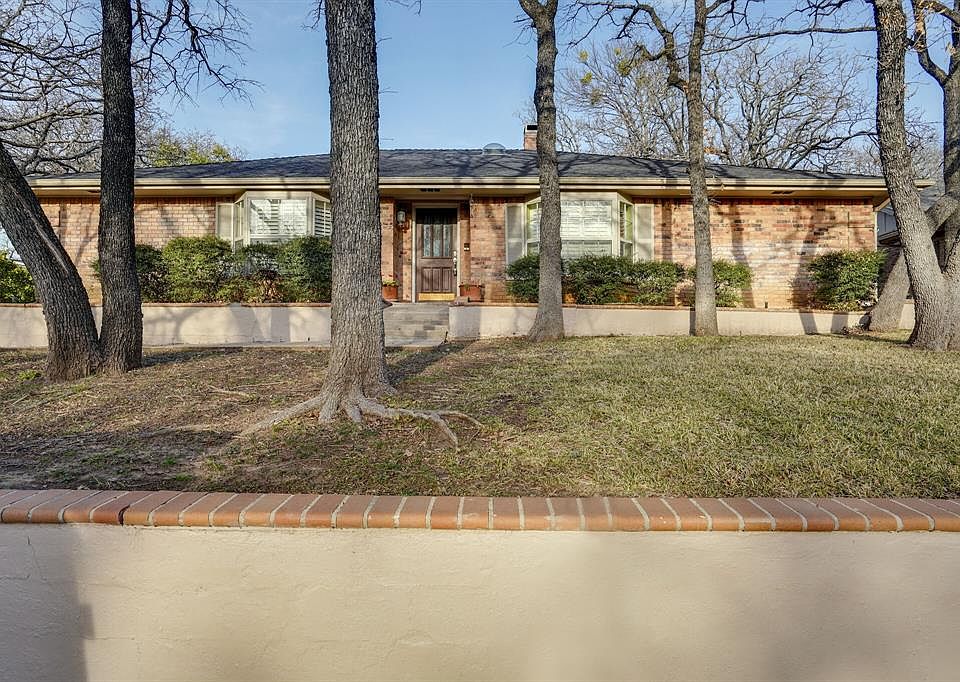1st image of 31 Troon Dr