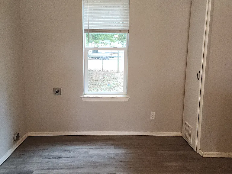 5929 S Regina Ave — Photo 6