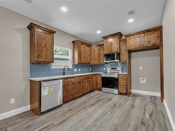 2nd image of 905A W Virginia St