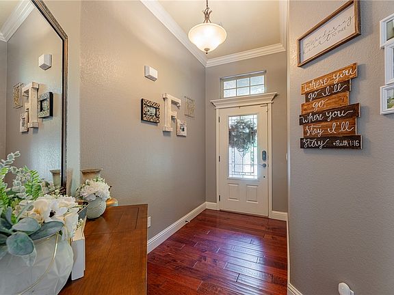 3rd image of 6 Coventry Dr