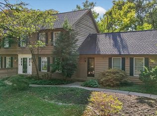 1685 Ansonborough Dr, Chesterfield, MO 63017