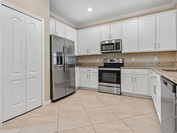4th image of 4264 Lemongrass Dr