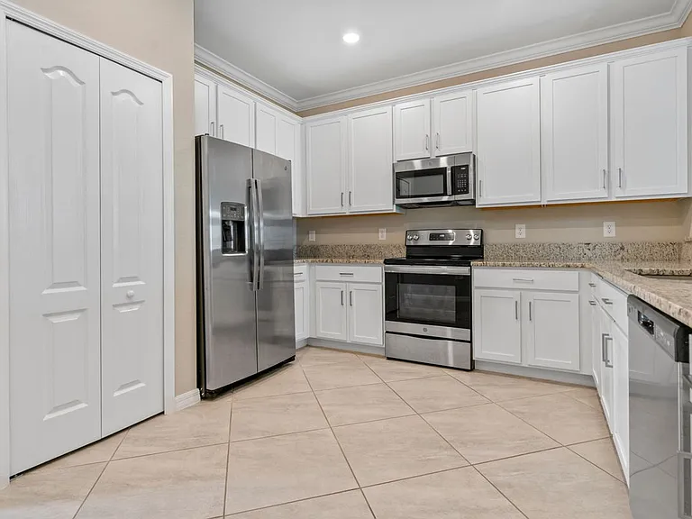 4264 Lemongrass Dr — Photo 4