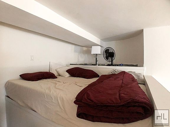 3rd image of 156 Front St #5B