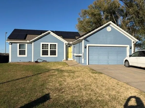 605 W 3rd Ter, Wellsville, KS 66092