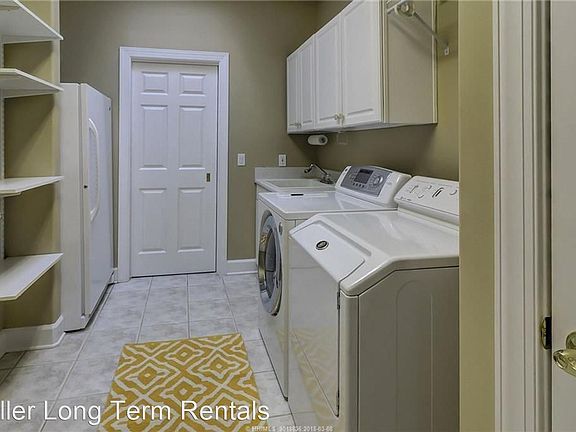 3rd image of 7 Royal Crest Dr