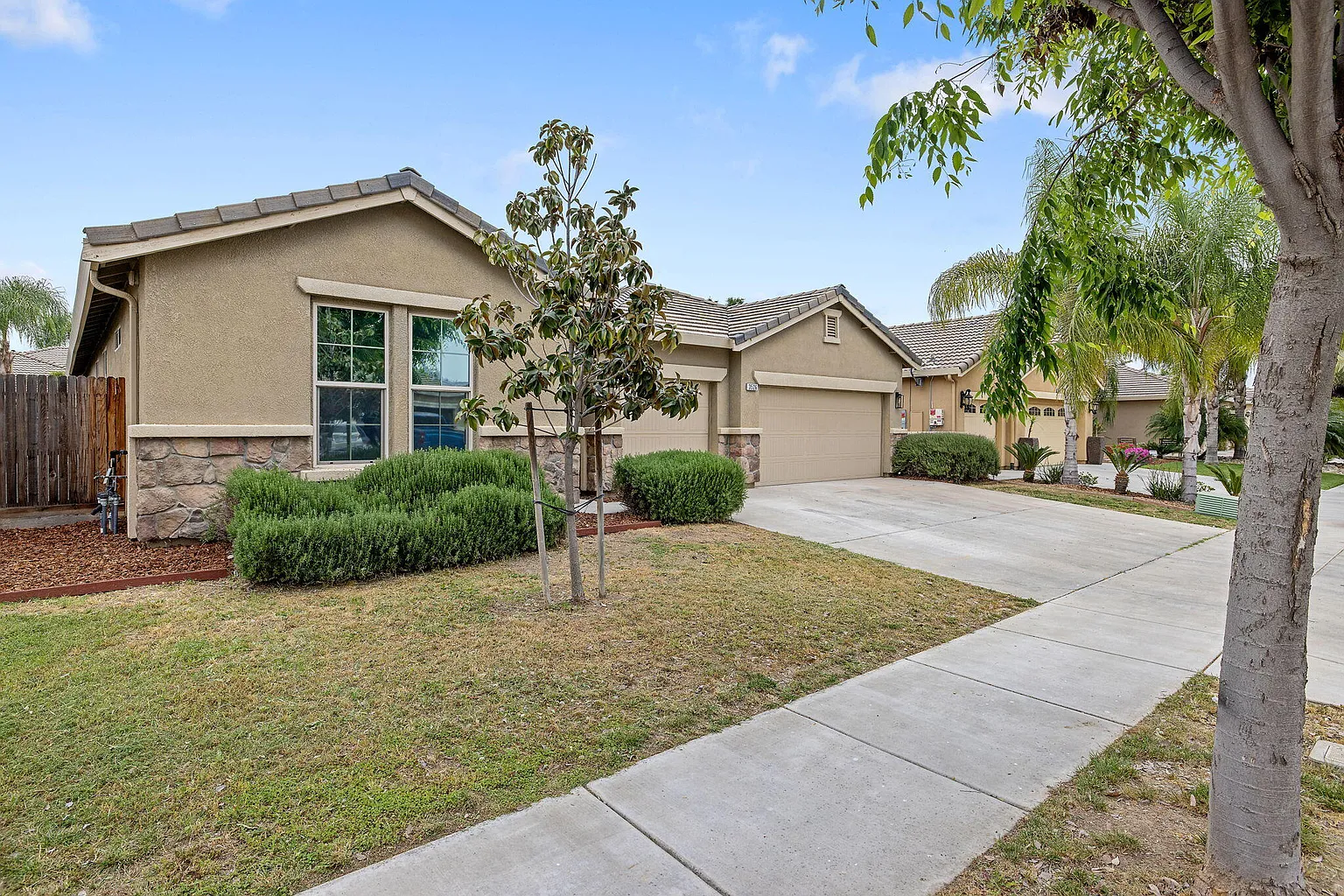 3526 W Buena Vista Avenue photo 1
