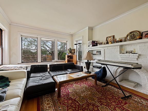 3rd image of 5813 N Artesian Ave