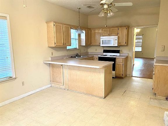 5th image of 776 Breeze Way