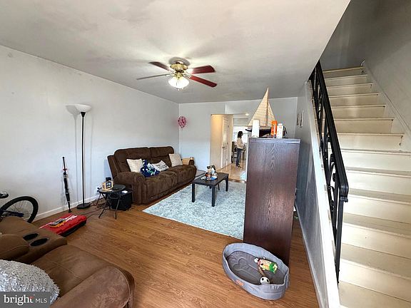 2nd image of 3115 Gilham St