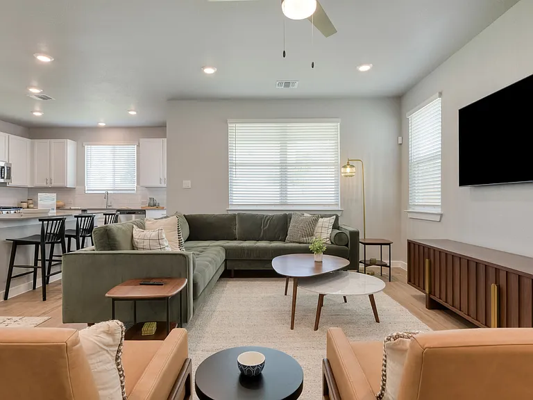 Altura Luxury Rental Homes — Photo 23