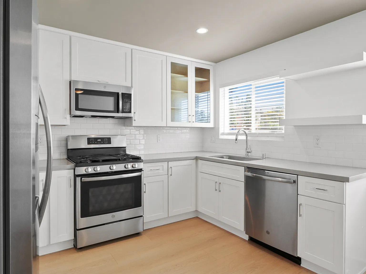 2 bed, 1050 sqft, $2,700 — Photo 2