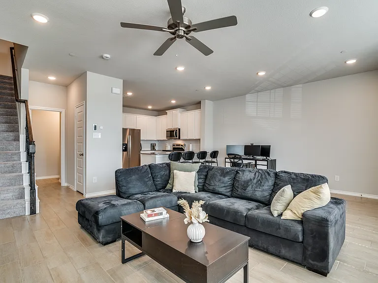 3032 Shire Dr — Photo 2