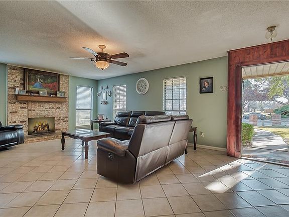 3rd image of 1401 Sage Cir